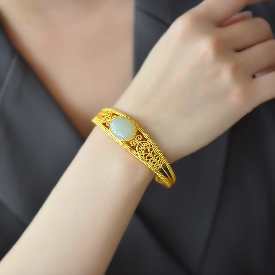 An Exquisite Sterling Silver-Gold Plated Inlaid White Jade Bracelet: An Exquisite Sterling Silver-Gold Plated Inlaid White Jade Bracelet, 纯银镀金镶白玉手链