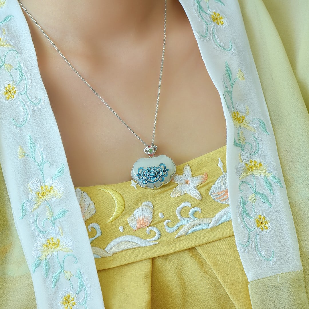 An Exquisite Sterling Silver Inlaid White Jade Enamel Necklace: An Exquisite Sterling Silver Inlaid White Jade Enamel Necklace,Size:0.8inx1.1in 纯银镶白玉珐琅项链