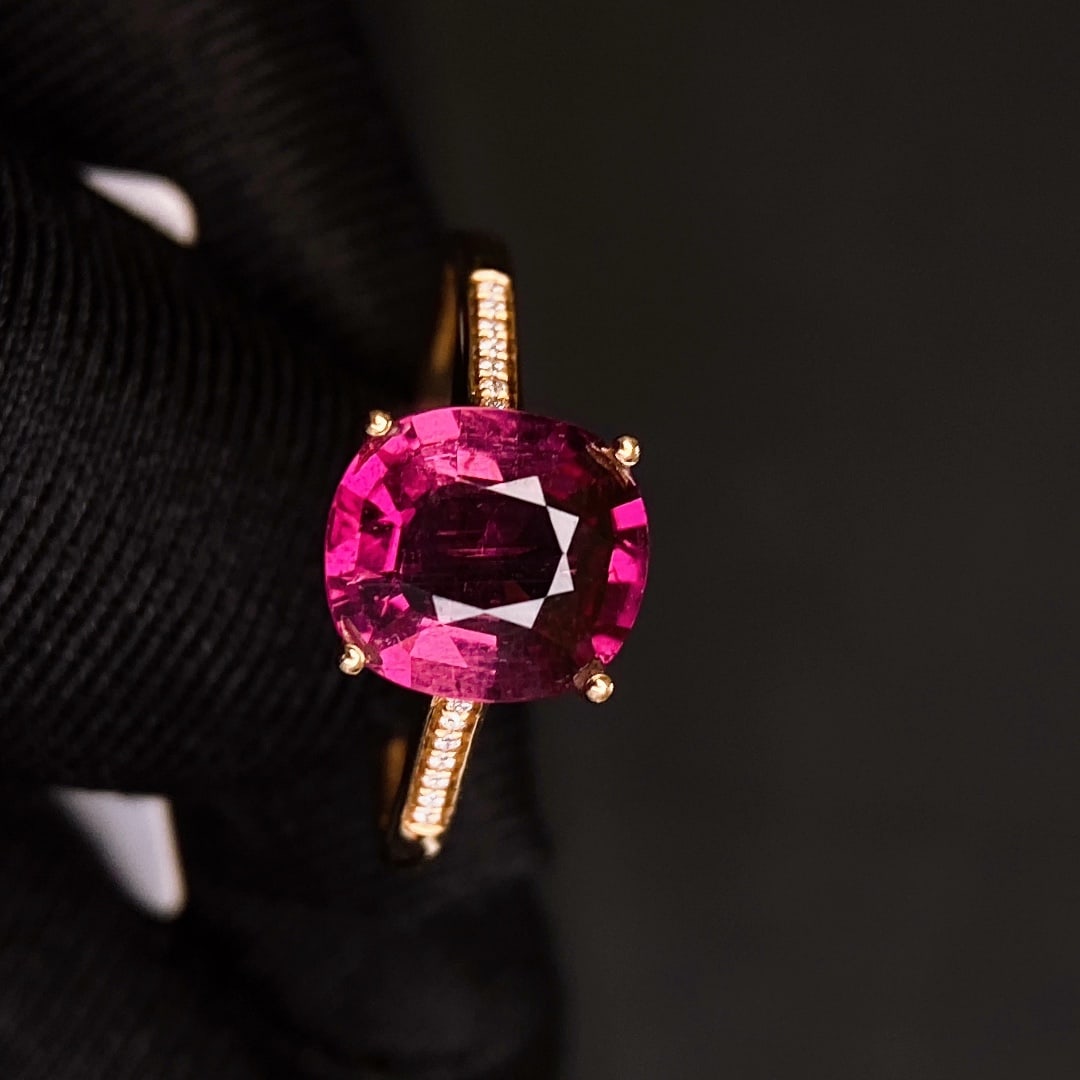 2.26Ctw Natural Tourmaline Ring: 2.26Ctw Natural Tourmaline Ring,Size:0.3inx0.3in 2.26Ctw天然碧玺戒指
