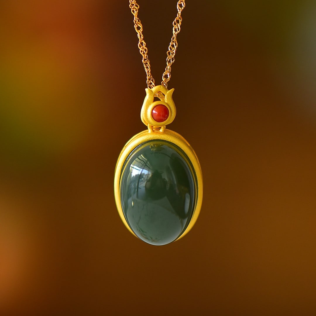 An Exquisite Sterling Silver-Gold Plated Inlaid Sapphire Pendant: An Exquisite Sterling Silver-Gold Plated Inlaid Sapphire Pendant,Size:0.5inx0.7in 纯银镀金镶青玉吊坠