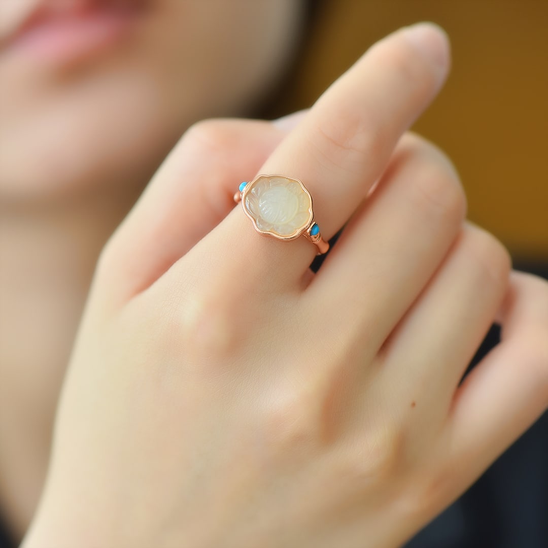 An Exquisite Sterling Silver-Gold Plated Inlaid White Jade Ring: An Exquisite Sterling Silver-Gold Plated Inlaid White Jade Ring,Size:0.4inx0.6in 纯银镀金镶白玉戒指