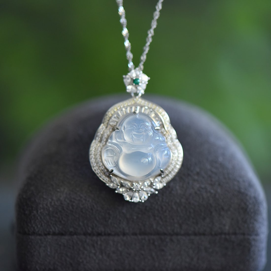 An Exquisite Sterling Silver Inlaid Agate Pendant: An Exquisite Sterling Silver Inlaid Agate Pendant,Size:0.8inx0.8in 纯银镶玛瑙吊坠