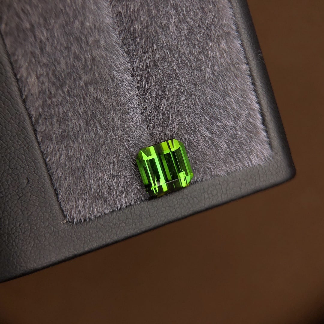 3.63Ctw Natural Tourmaline Loose: 3.63Ctw Natural Tourmaline Loose,Size:0.3inx0.3inx0.2in 3.63Ctw天然碧玺裸石