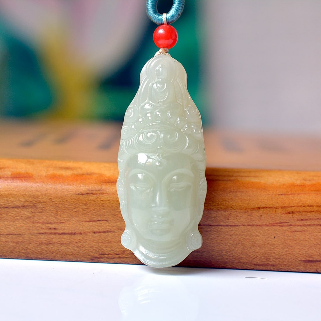 An Exquisite White Jade Statue of Avalokitesvara Pendant: An Exquisite White Jade Statue of Avalokitesvara Pendant,Size:0.7inx1.7in 白玉观音像挂件