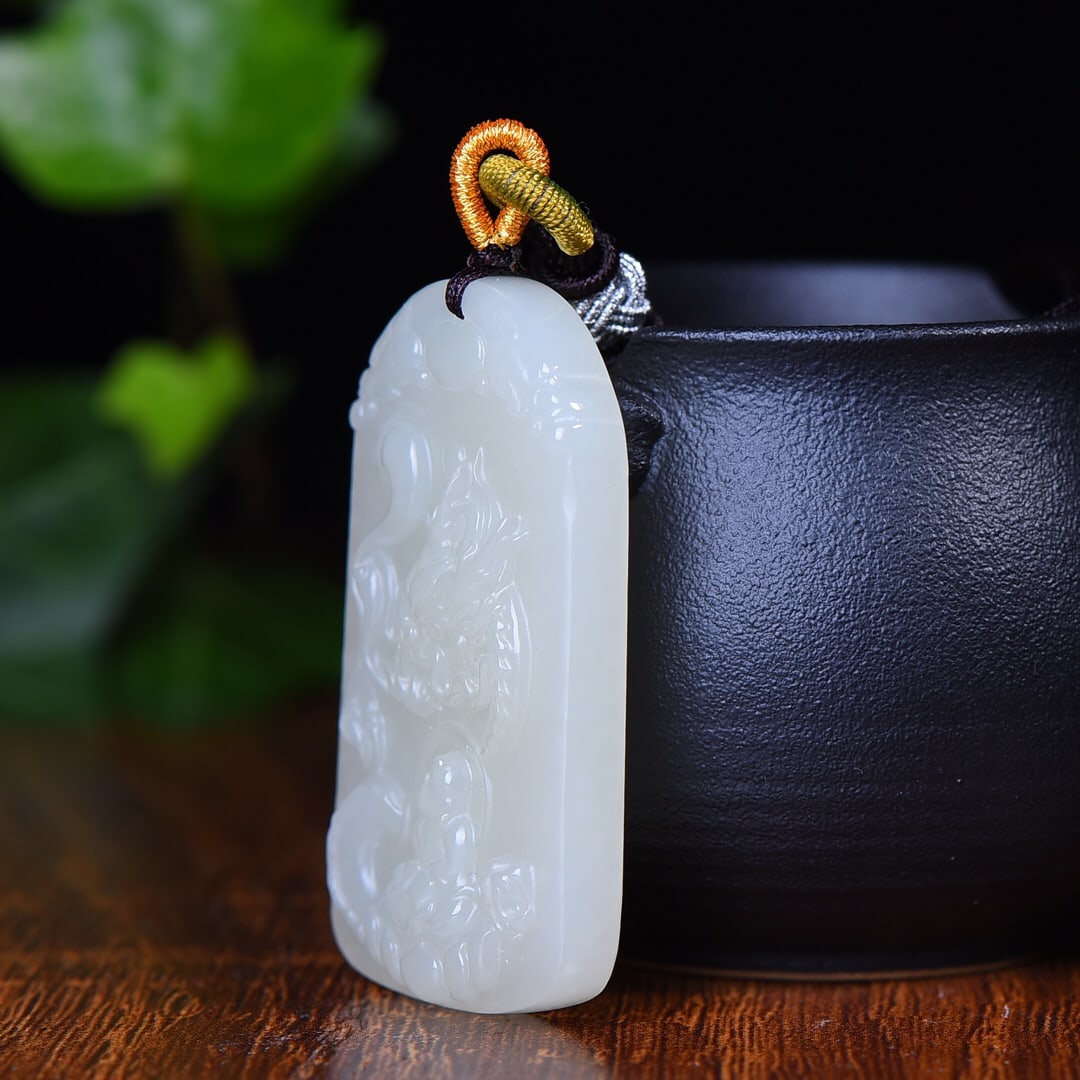 An Exquisite White Jade Dragon Pattern Pendant - 3