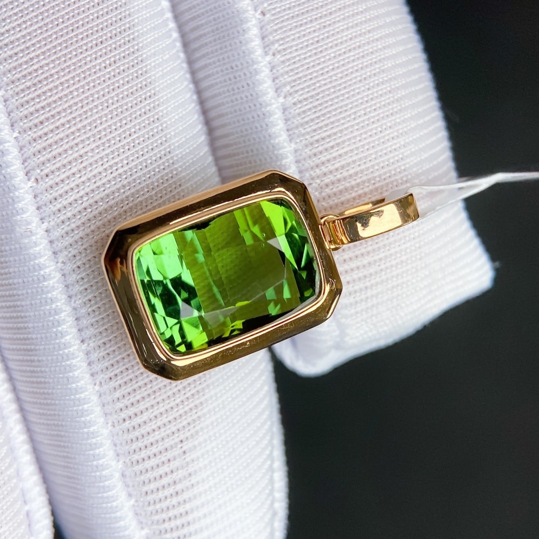 5.88Ctw Natural Tourmaline Necklace: 5.88Ctw Natural Tourmaline Necklace,Size:0.5inx0.3in 5.88Ctw天然碧玺项链