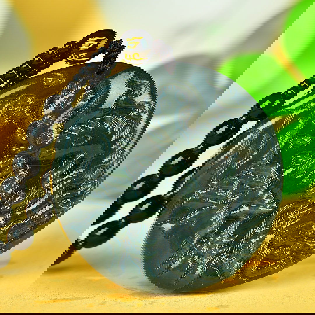 An Exquisite Jasper Landscape Pattern Pendant - 4