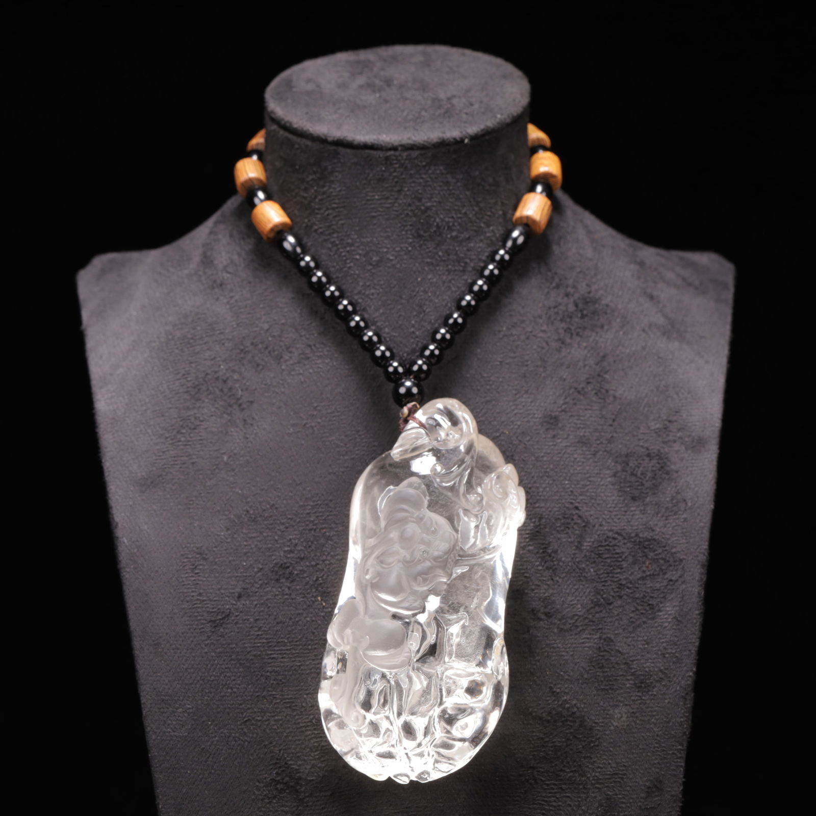 An Exquisite Crystal Auspicious Beast Pendant: An Exquisite Crystal Auspicious Beast Pendant,Size:3.5inx2inx1.2in,Weight:216g 水晶瑞兽挂件