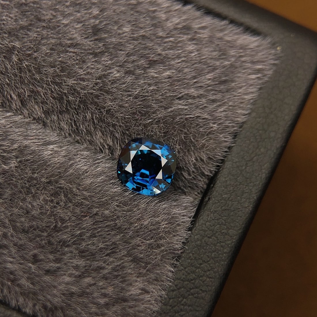 1.32Ctw Natural Sapphire Loose: 1.32Ctw Natural Sapphire Loose,Size:0.2inx0.2inx0.1in 1.32Ctw天然蓝宝石裸石
