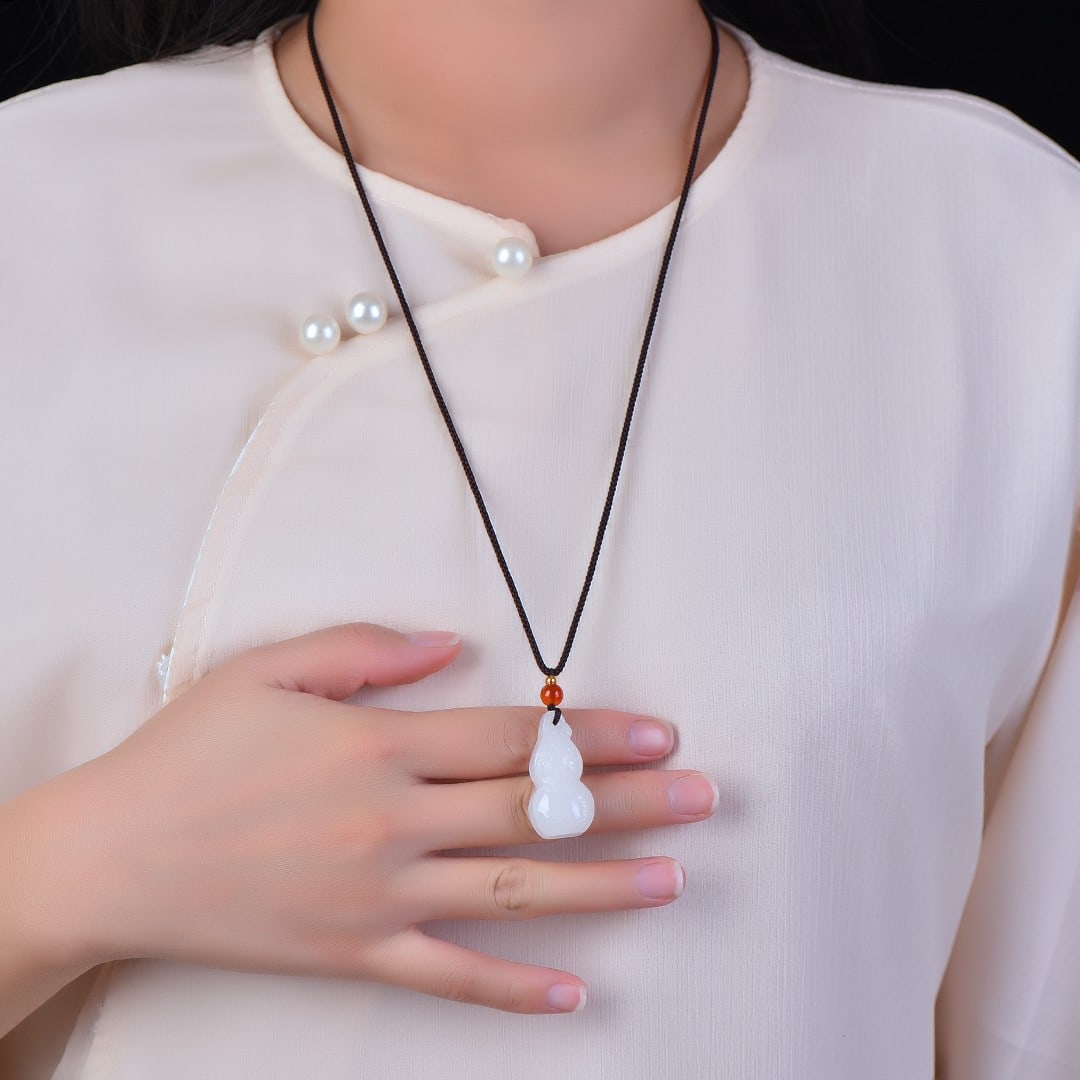 An Exquisite White Jade Gourd-Shaped Pendant: An Exquisite White Jade Gourd-Shaped Pendant,Size:0.7inx1.3in 白玉葫芦形挂件