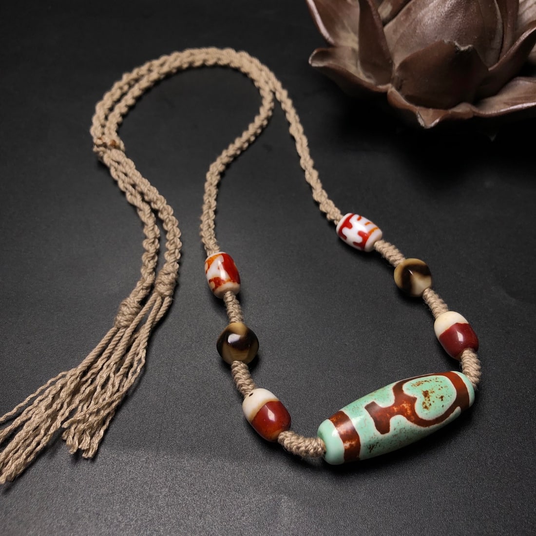 A Precious Dzi Bead Necklace - 3