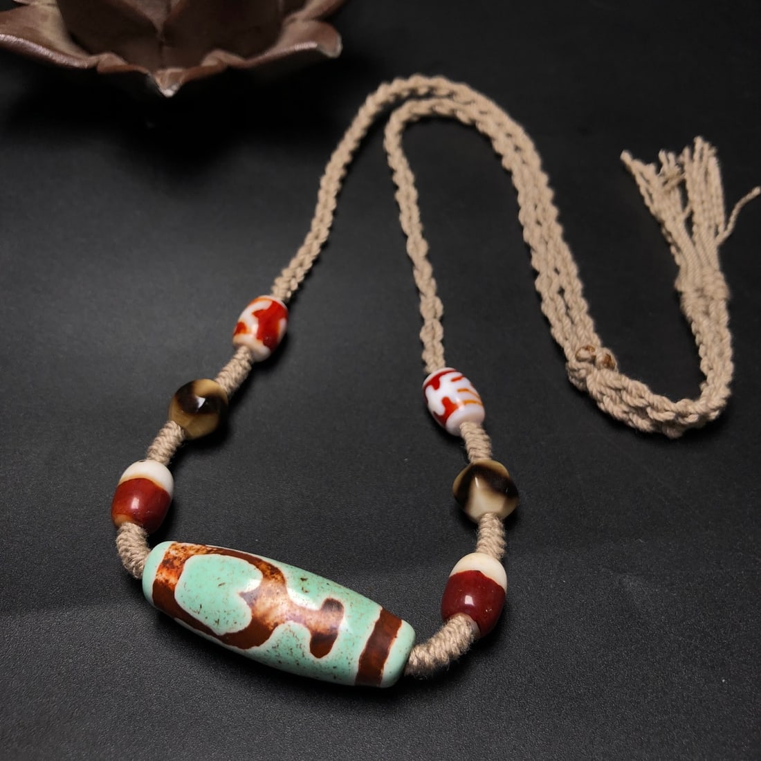 A Precious Dzi Bead Necklace - 4