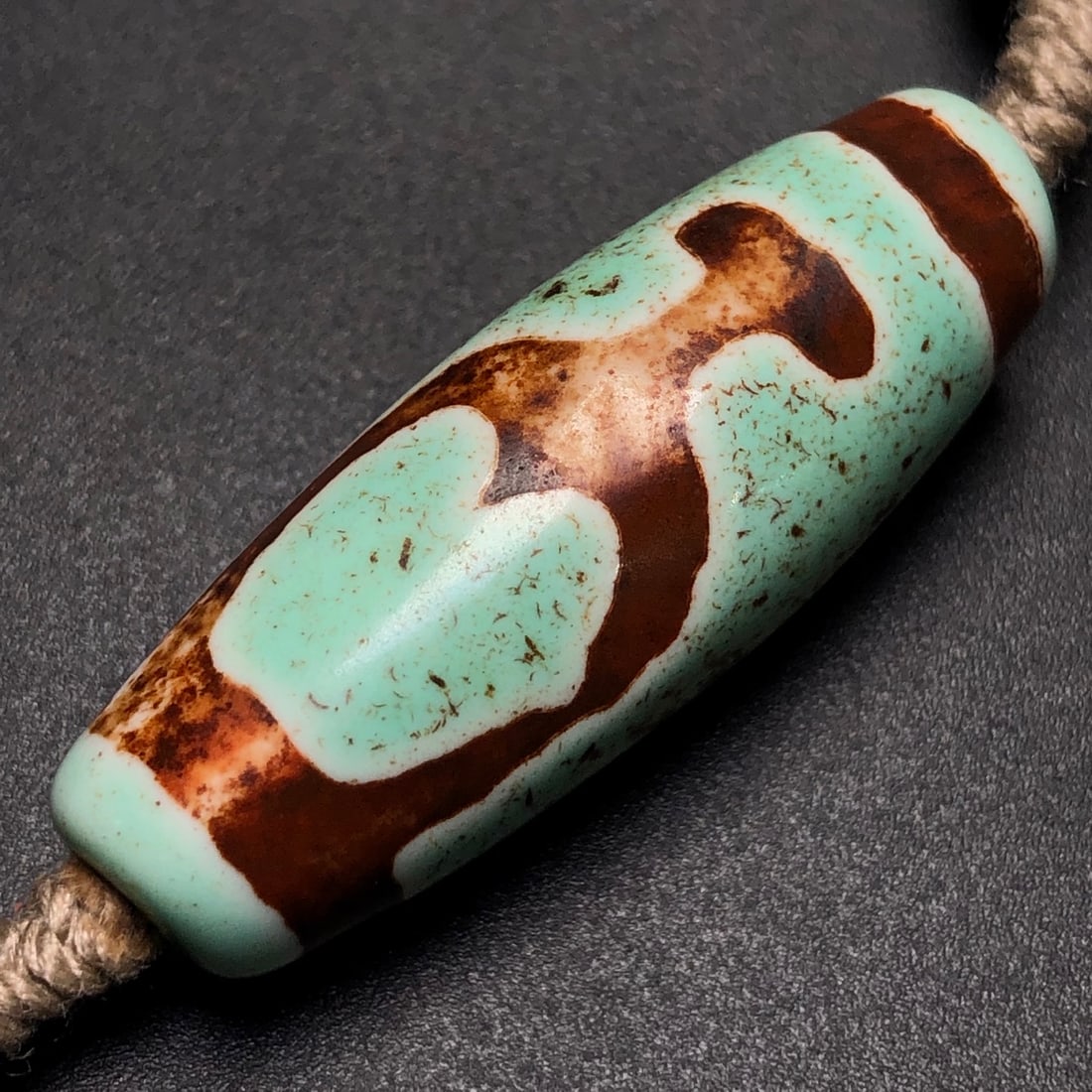 A Precious Dzi Bead Necklace - 8