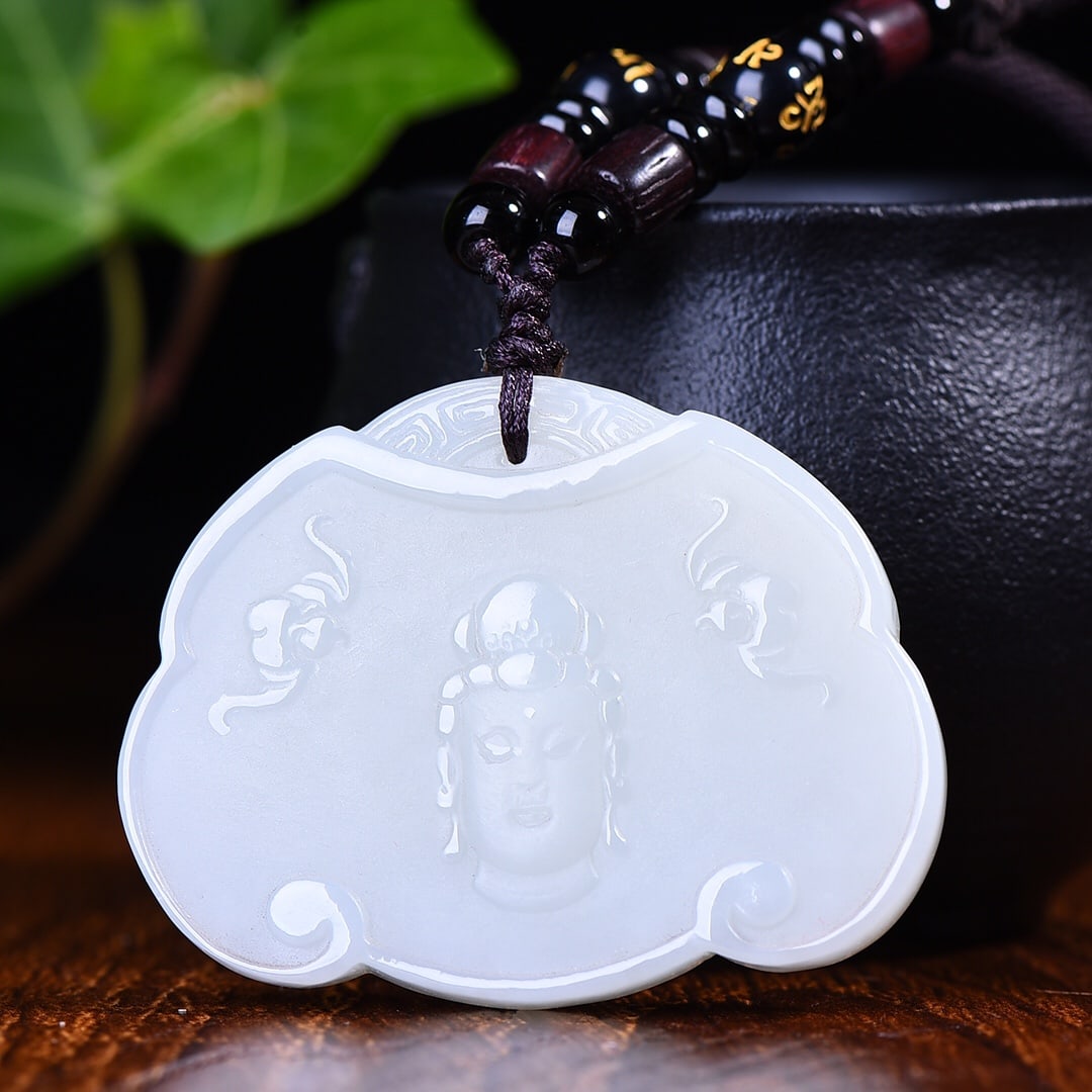 An Exquisite White Jade Bats and Buddha-head Pattern Pendant: An Exquisite White Jade Bats and Buddha-head Pattern Pendant,Size:1.6inx2.1in (寓意)吉祥 平平安安 