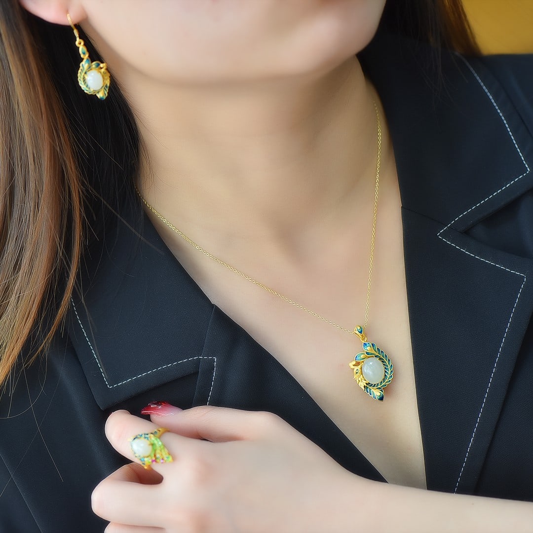 A Set of Fine Sterling Silver-Gold Plated Inlaid White Jade Enamel Jewelrys: A Set of Fine Sterling Silver-Gold Plated Inlaid White Jade Enamel Jewelrys 一套纯银镀金镶白玉珐琅首饰
