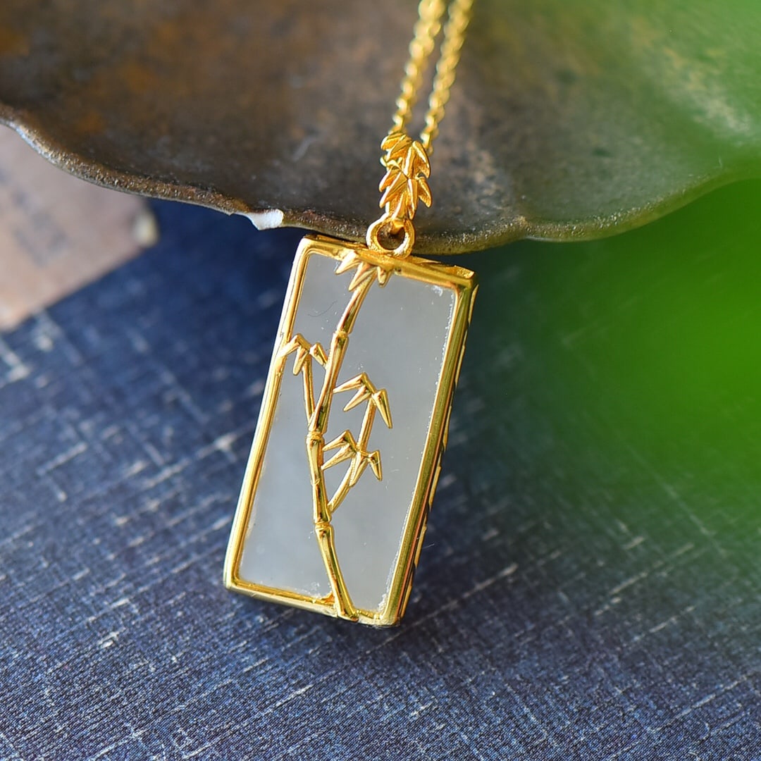 A Pair of Exquisite Sterling Silver-Gold Plated Inlaid White Jade Necklace: A Pair of Exquisite Sterling Silver-Gold Plated Inlaid White Jade Necklace,Size:0.5inx1.3in 纯银镀金镶白玉项链