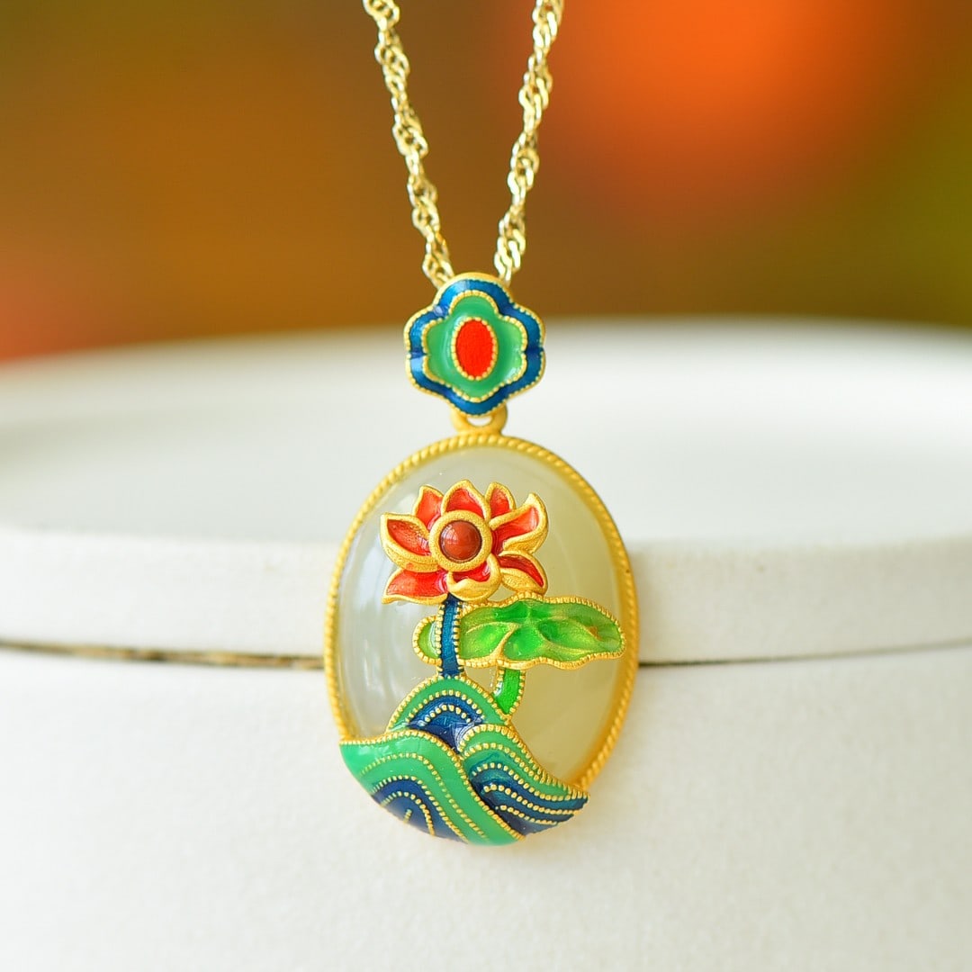 An Exquisite Sterling Silver-Gold Plated Inlaid White Jade Enamel Pendant: An Exquisite Sterling Silver-Gold Plated Inlaid White Jade Enamel Pendant,Size:0.6inx0.8in 纯银镀金镶白玉珐琅吊坠