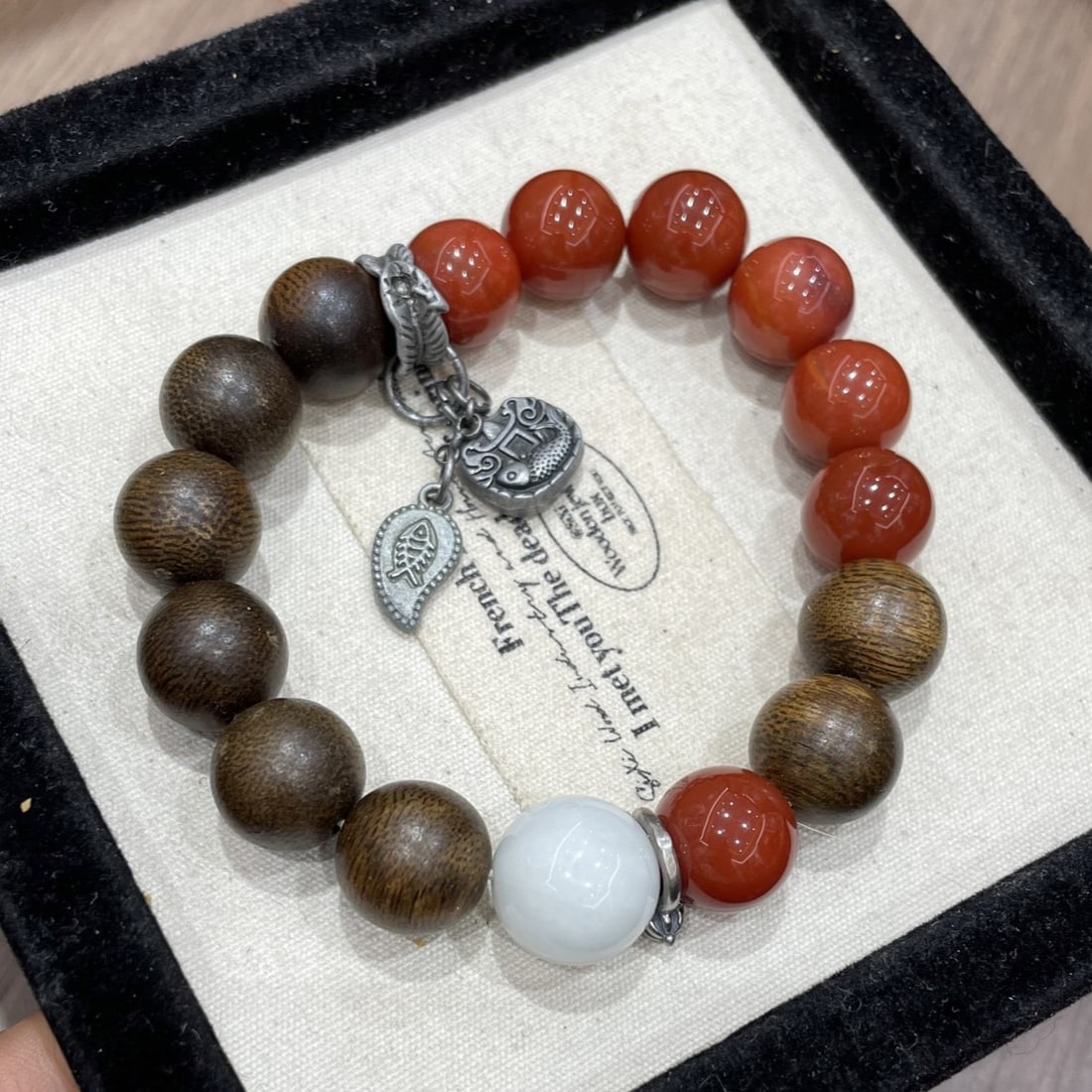 An Exquisite Tanwood With Agate Bracelet: An Exquisite Tanwood With Agate Bracelet,Size:0.5in 檀木配玛瑙手串