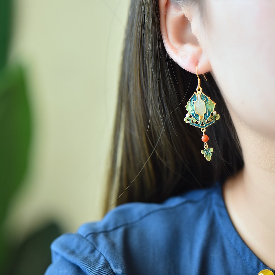 A Set of Fine Sterling Silver-Gold Plated Inlaid White Jade Enamel Earrings, Inlaid Pearl: A Set of Fine Sterling Silver-Gold Plated Inlaid White Jade Enamel Earrings, Inlaid Pearl,Size:0.4inx0.4in 一套纯银镀金镶白玉珐琅ň