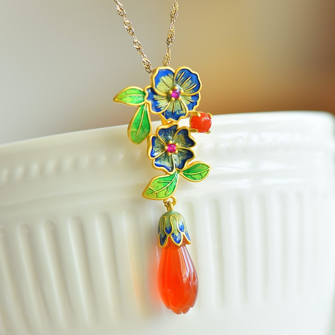 An Exquisite Sterling Silver-Gold Plated Inlaid Agate Enamel Pendant: An Exquisite Sterling Silver-Gold Plated Inlaid Agate Enamel Pendant,Size:0.3inx0.7in 纯银镀金镶玛瑙珐琅吊坠