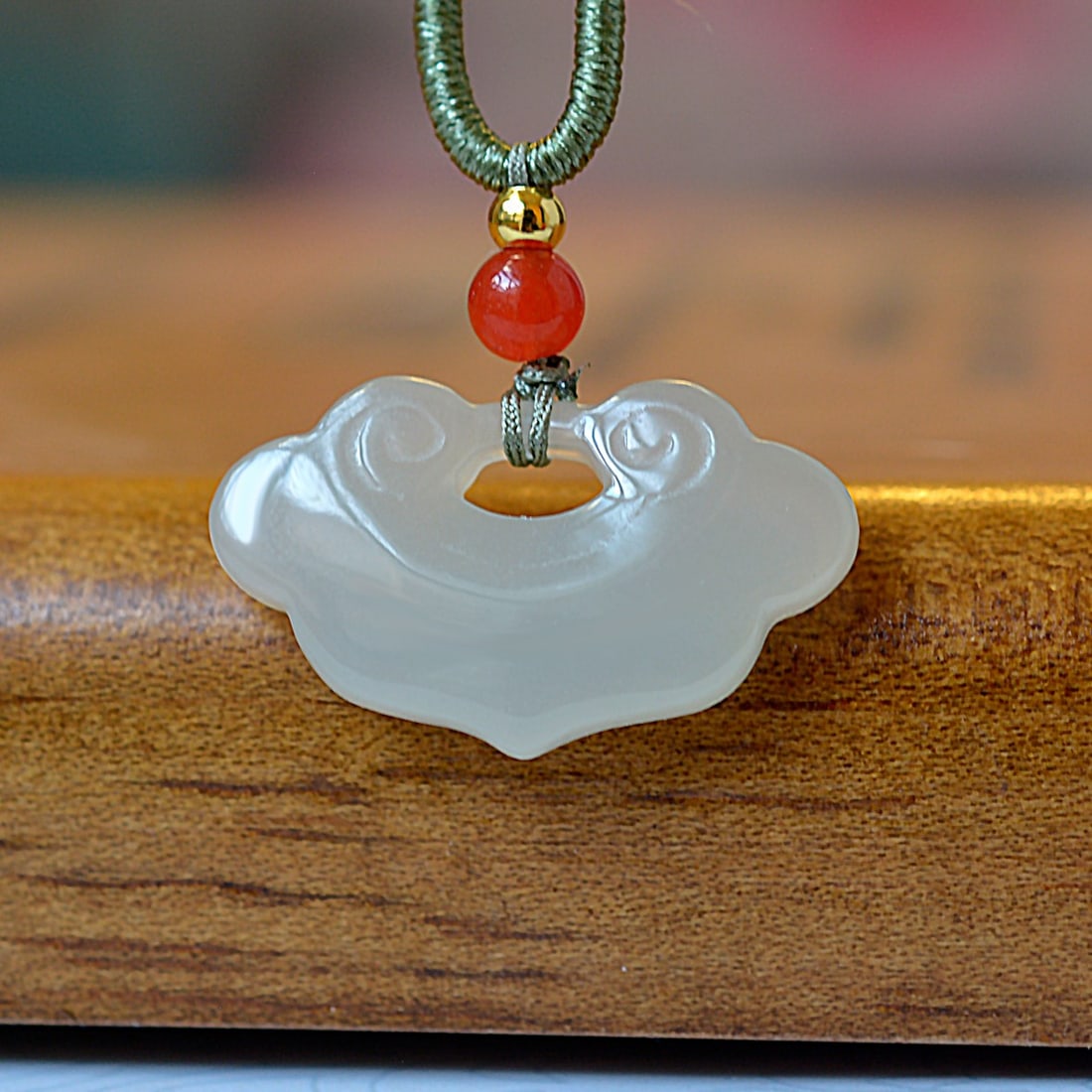 An Exquisite White Jade Pendant: An Exquisite White Jade Pendant,Size:0.6inx0.9in 白玉挂件