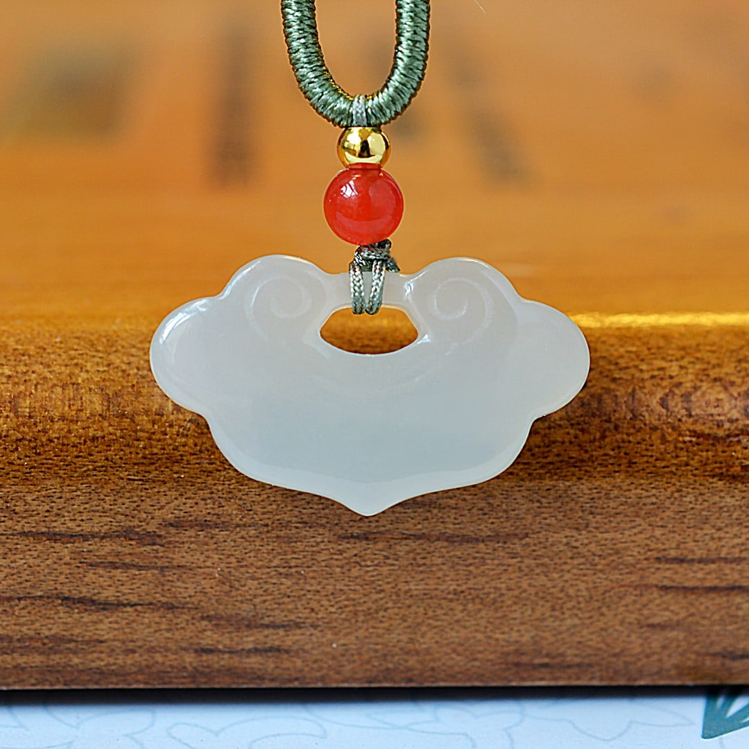 An Exquisite White Jade Pendant - 2