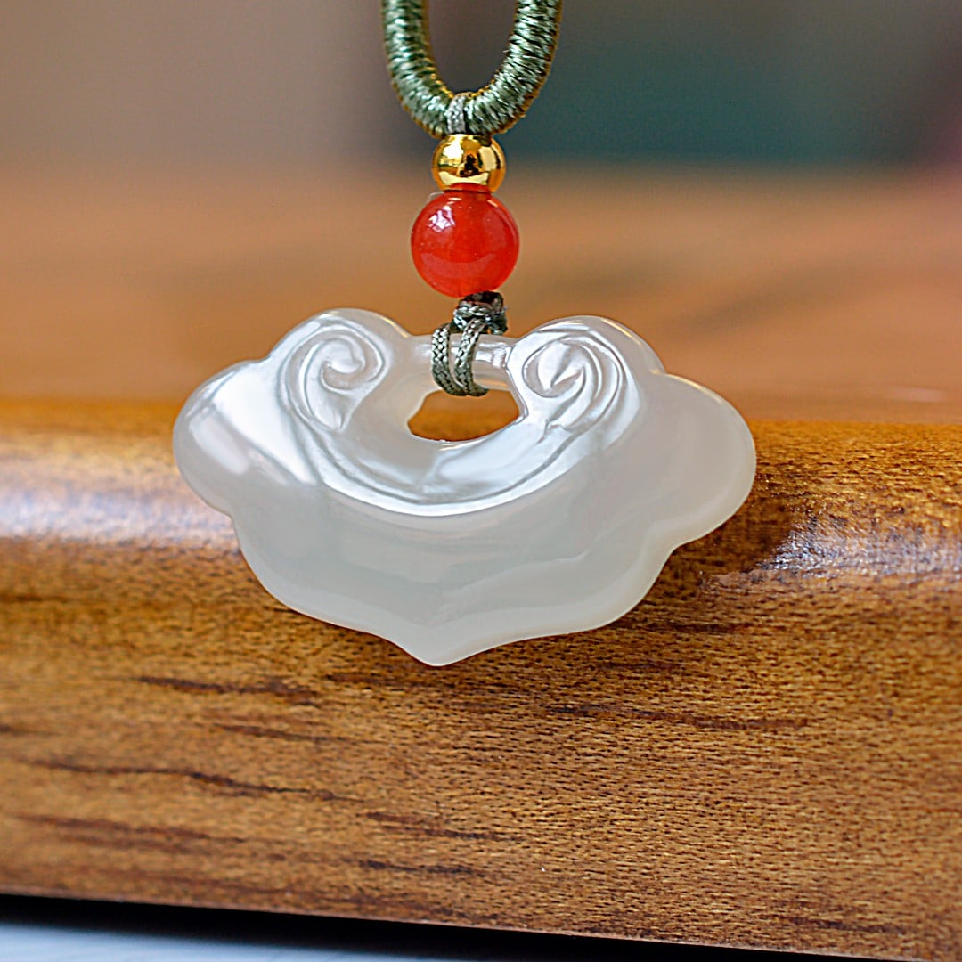 An Exquisite White Jade Pendant - 3