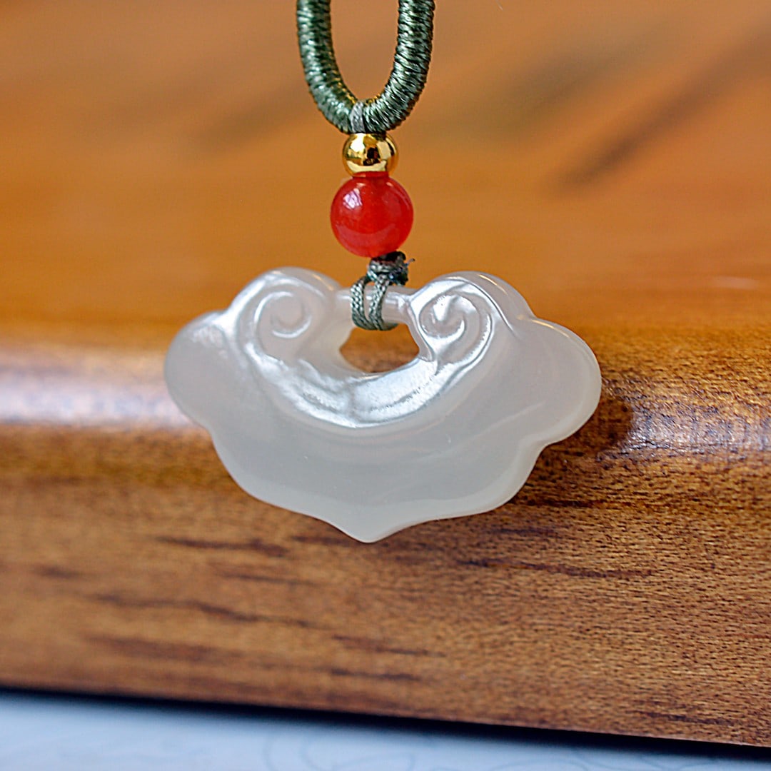 An Exquisite White Jade Pendant - 4
