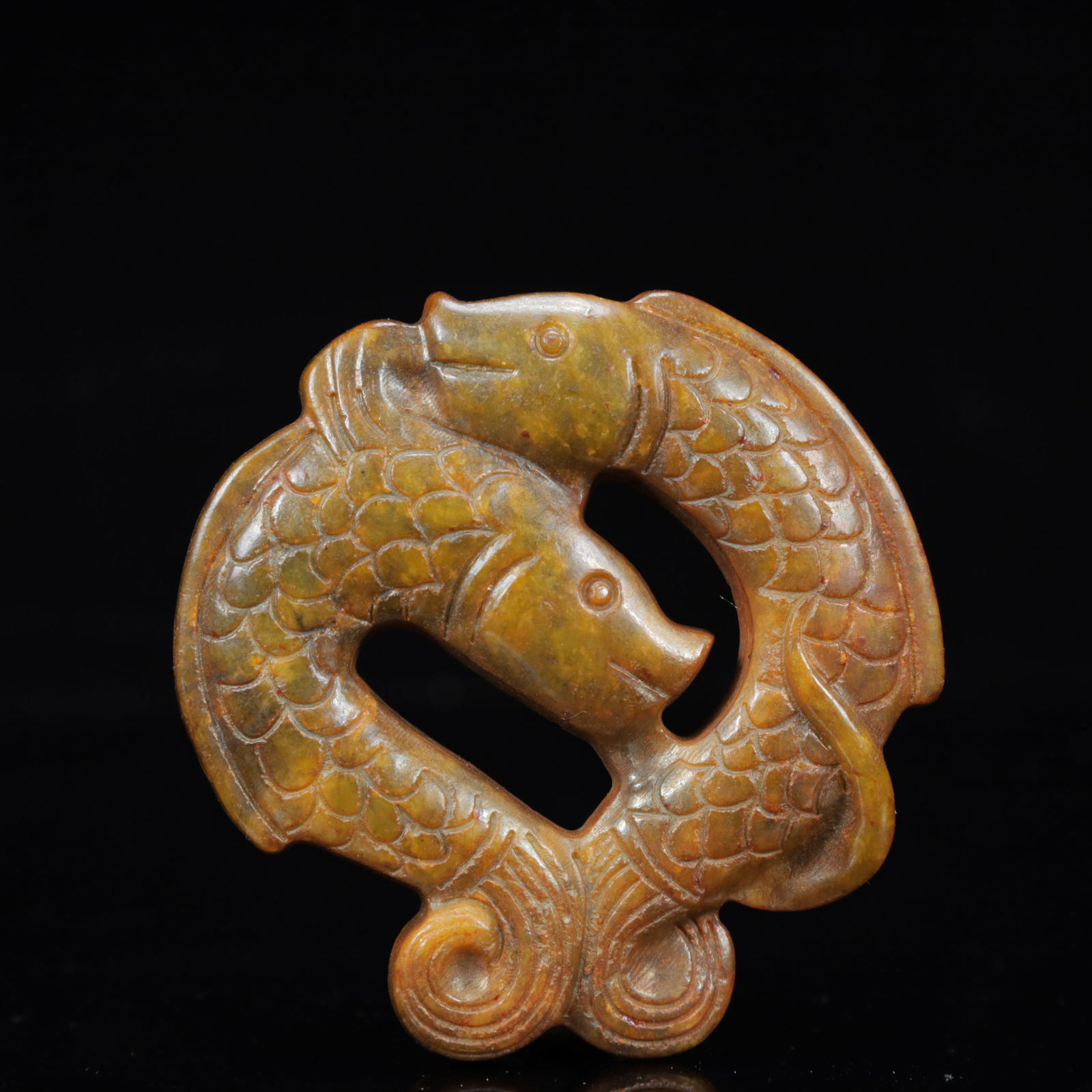 A Rare Gaogu yu Fish Pendant: A Rare Gaogu yu Fish Pendant,Ancient Time,China,Size:2.8inx0.4inx3.1in,Weight:86g 高古玉鱼挂件,中国远古时期