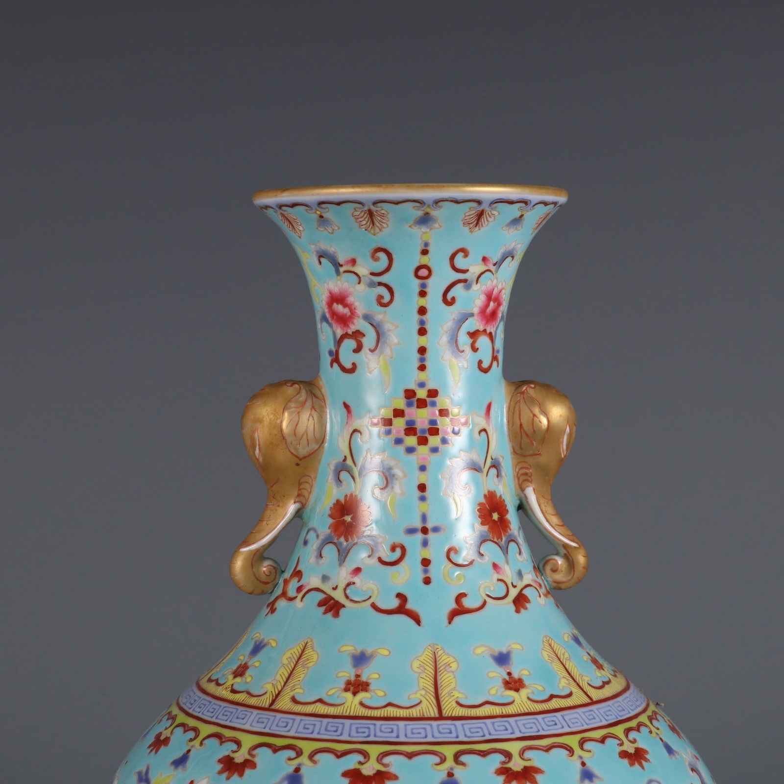 An Exquisite Enamel Lotus Pattern Phoenix Pattern Double-Ears Vase - 4