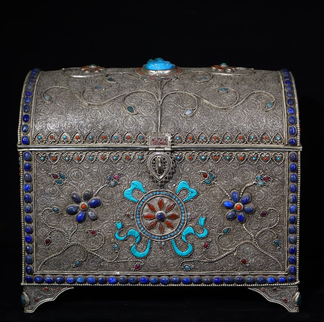 An Exquisite Silver Inlaid Gems Flower Pattern Box: An Exquisite Silver Inlaid Gems Flower Pattern Box Qing Dynasty, China Size:12.2inx14.2in Weight:7000g银镶嵌宝石宝箱 中国清代 Size:31c
