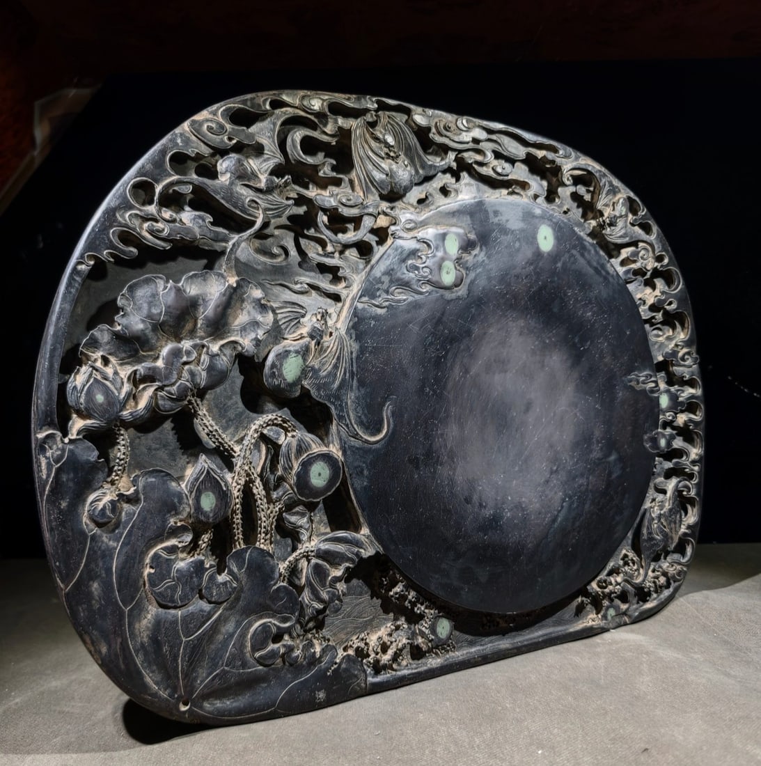 An Exquisite Auspicious Cloud Pattern Bats Pattern Inkstone: An Exquisite Auspicious Cloud Pattern Bats Pattern Inkstone Xu naipu Size:19.2inx13.9inx1.7in祥云蝙蝠荷叶端砚 许乃普 Size:48.7cmx35.3c