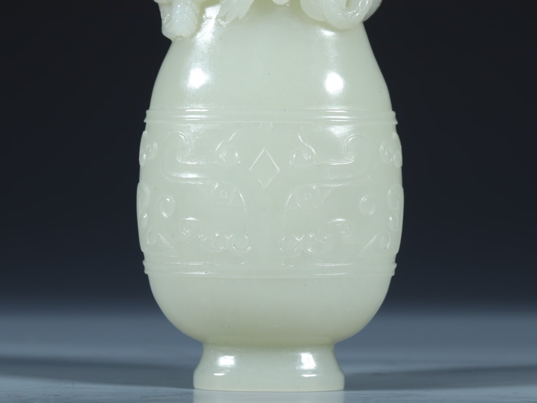 An Exquisite White Jade Beast-Face Pattern Dragon Pattern Vase - 3
