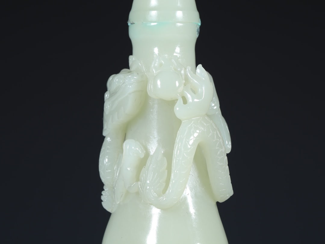 An Exquisite White Jade Beast-Face Pattern Dragon Pattern Vase - 6