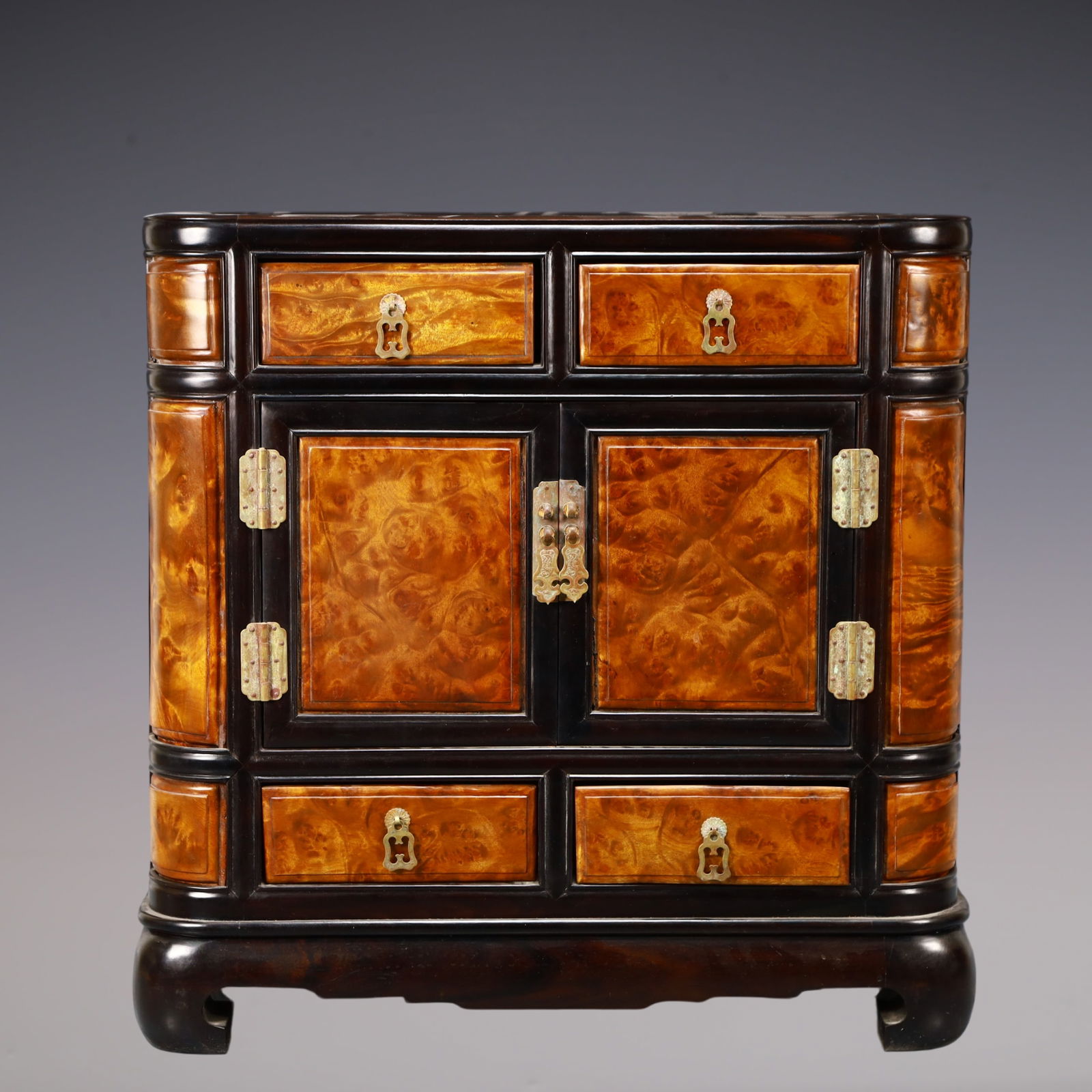 A Exquisite Golden silk nanmu Cabinet: A Exquisite Golden silk nanmu Cabinet Qing Dynasty, China Size:18.5inx9.8inx19.5in Weight:8550g金丝楠木柜子 中国清代 Size:47cmx25cmx49.5cm