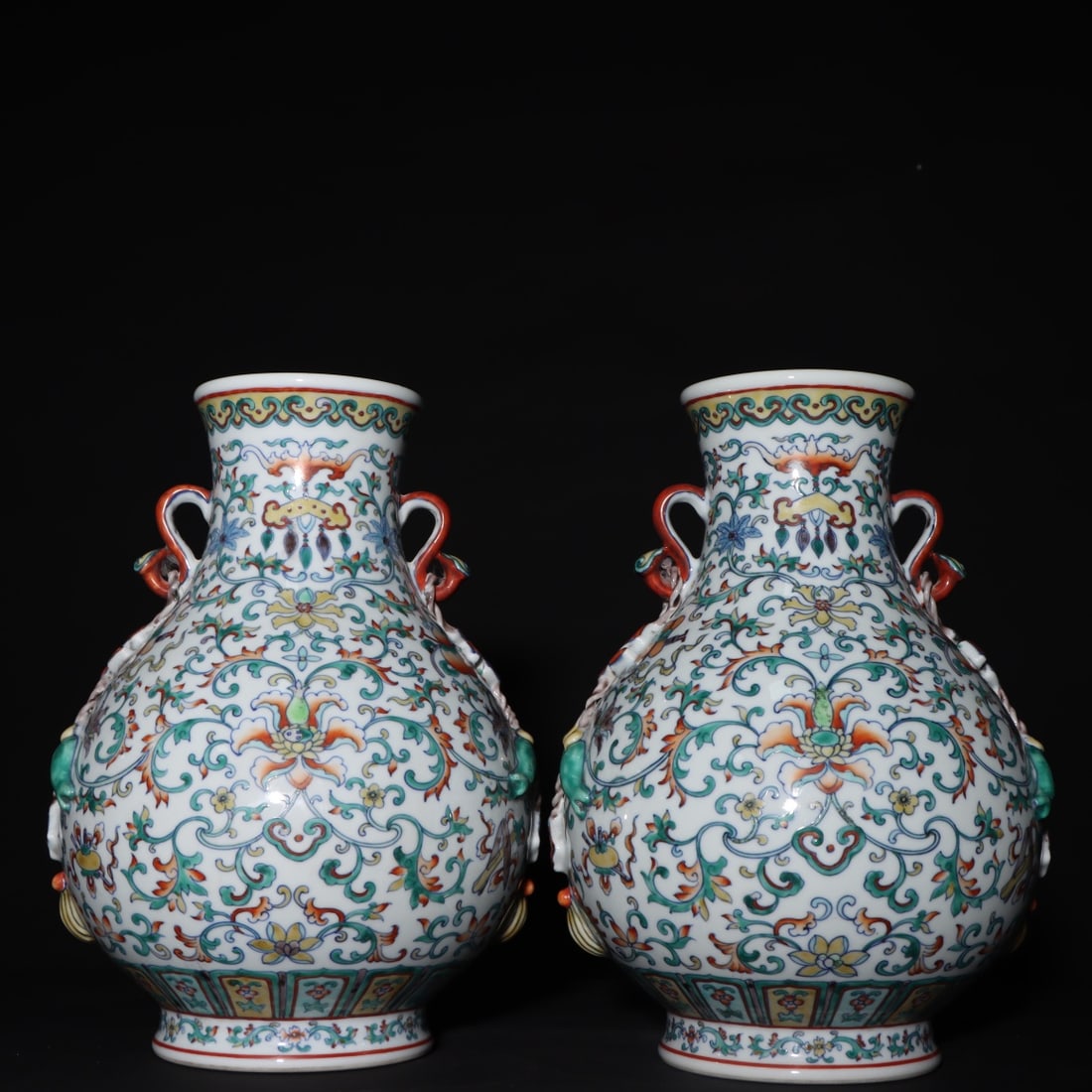 A Pair of Exquisite Doucai Lotus Pattern Double-Ears Vase (1 of 9)