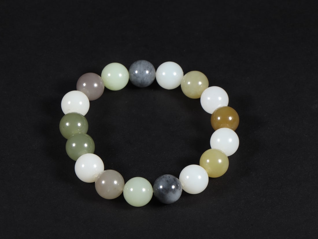 An Exquisite White Jade Bracelets: An Exquisite White Jade Bracelets Qing Dynasty, China Size:0.5in Weight:46.9g白玉手串 中国清代 Size:1.2cm Weight:46.9g