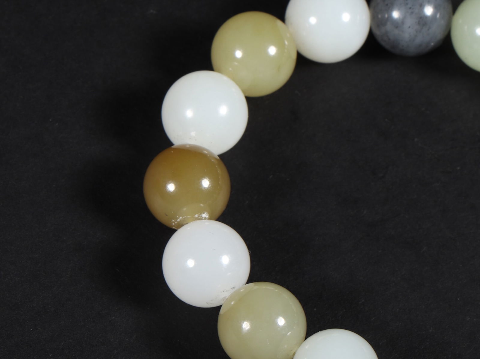 An Exquisite White Jade Bracelets - 5