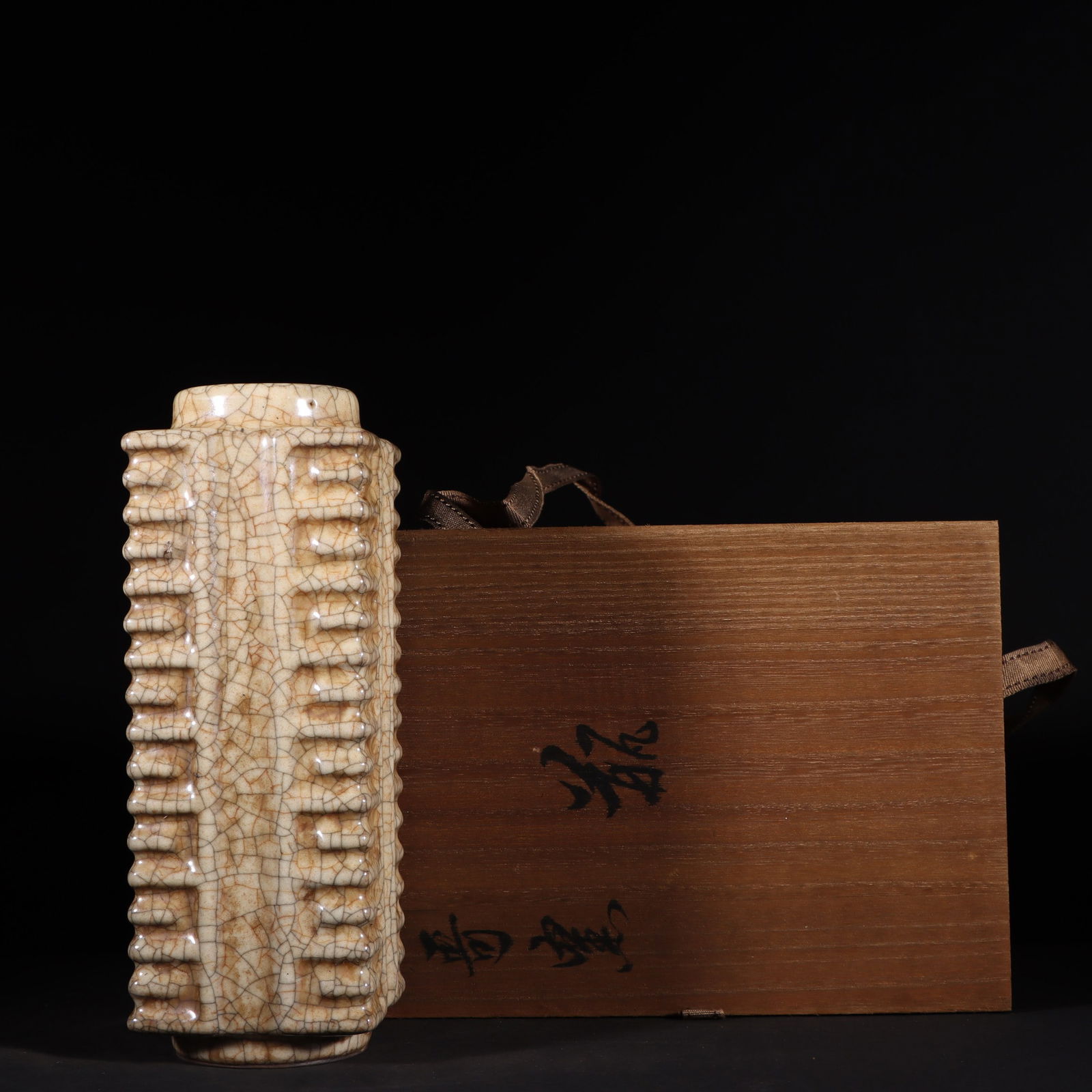 An Exquisite Ge yao Vase: An Exquisite Ge yao Vase Song Dynasty, China Size:9.4inx4.4in哥窑琮式瓶 中国宋代 Size:24cmx11.3cm