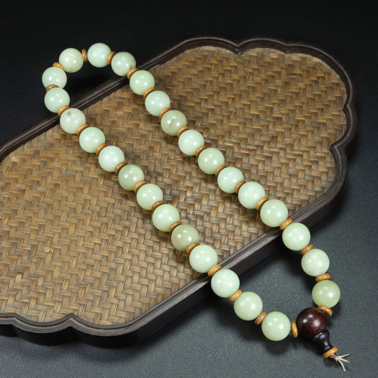 An Exquisite White Jade Bracelets: An Exquisite White Jade Bracelets Qing Dynasty, China Size:14mm Weight:123g白玉27颗圆珠手持串红木三通珠 中国&#