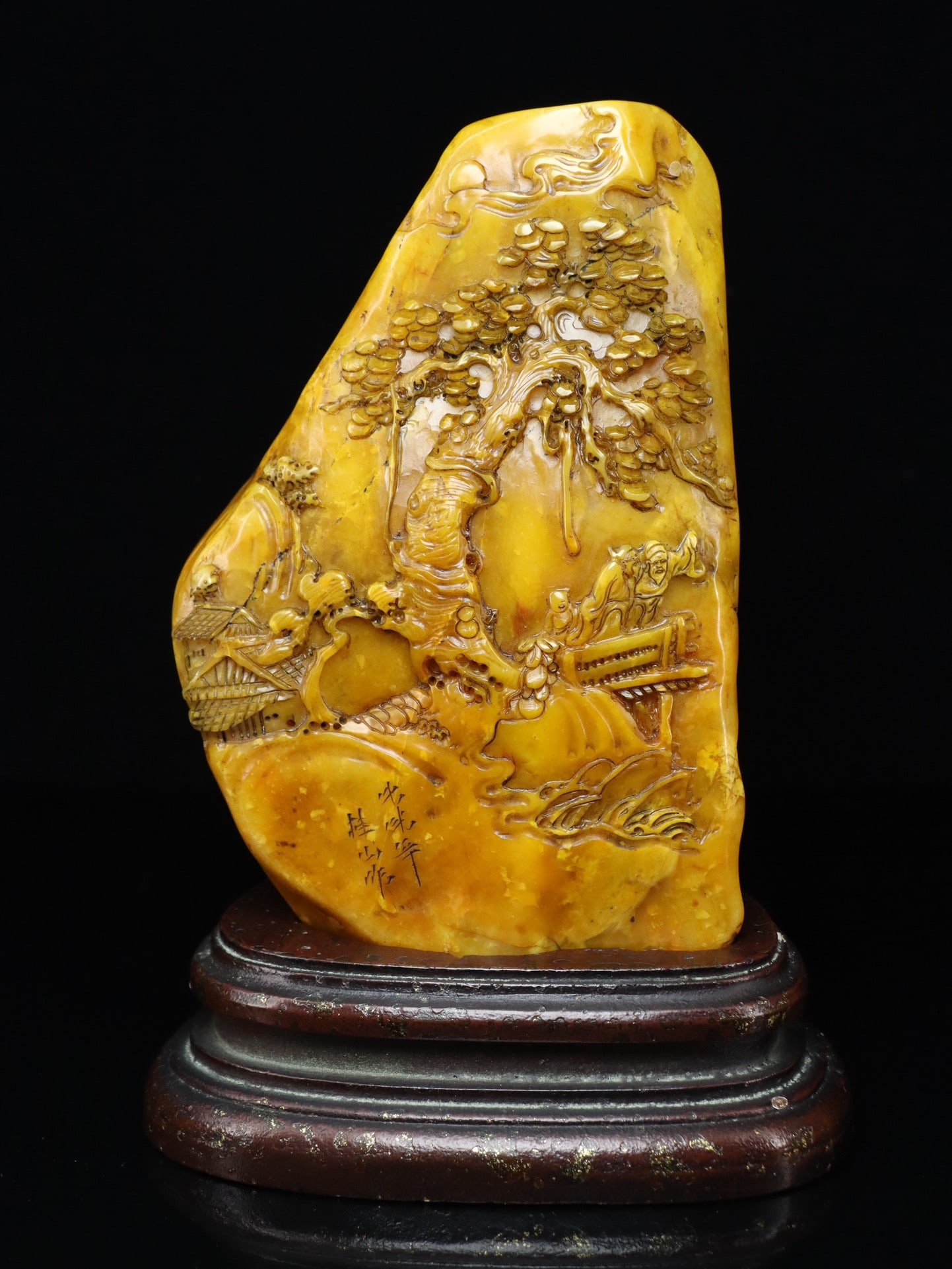 An Exquisite Tianhuang Stone Landscape and Figure Pattern Ornament: An Exquisite Tianhuang Stone Landscape and Figure Pattern Ornament Qing Dynasty, China Size:7.5inx5.1inx4.3in Weight:1687g田黄石随形摆件