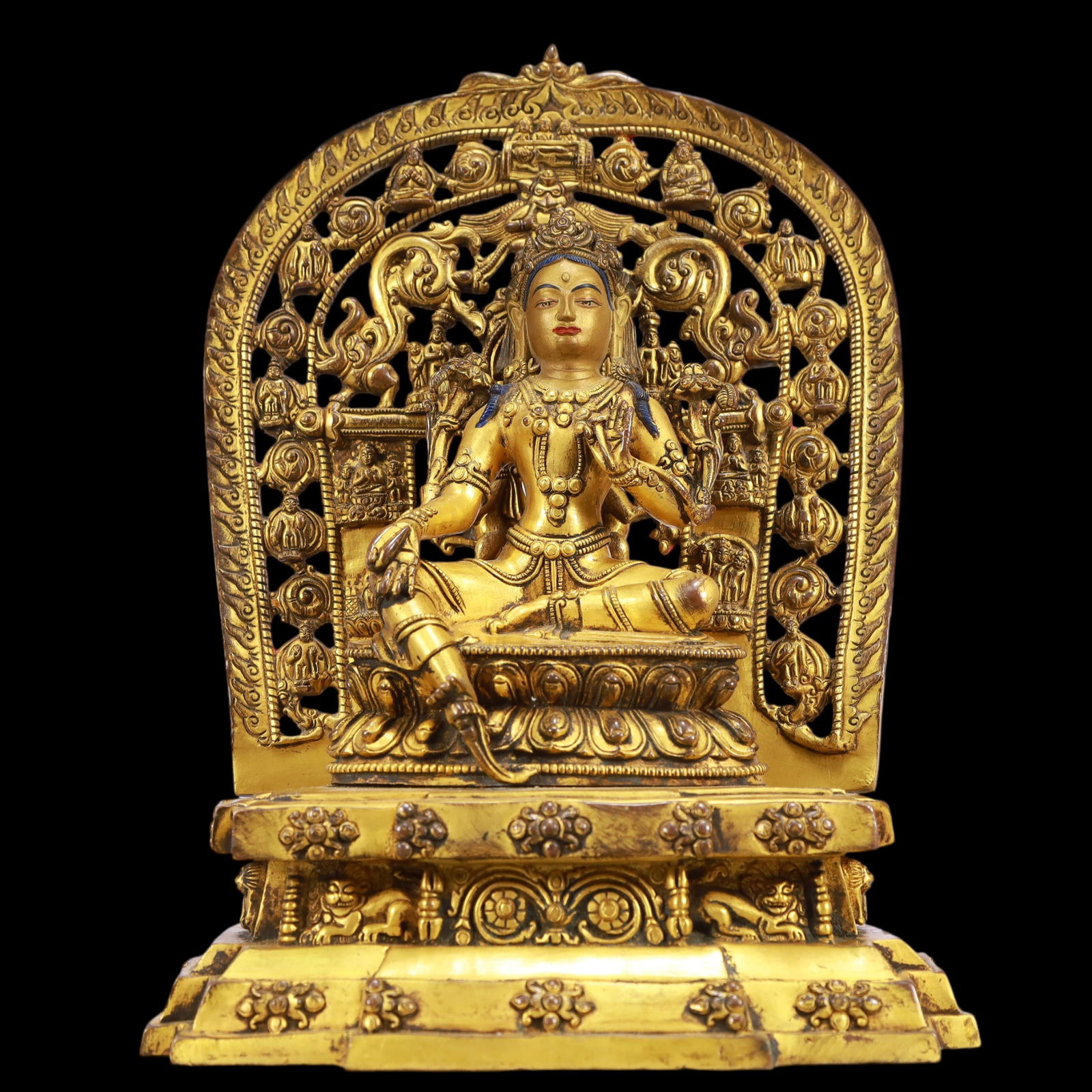 A Exquisite Gilt Bronze Statue of Bodhisattva: A Exquisite Gilt Bronze Statue of Bodhisattva Ming Dynasty, China Size:8.3inx5.1inx11.8in Weight:5300g铜鎏金菩萨佛像 中国明代