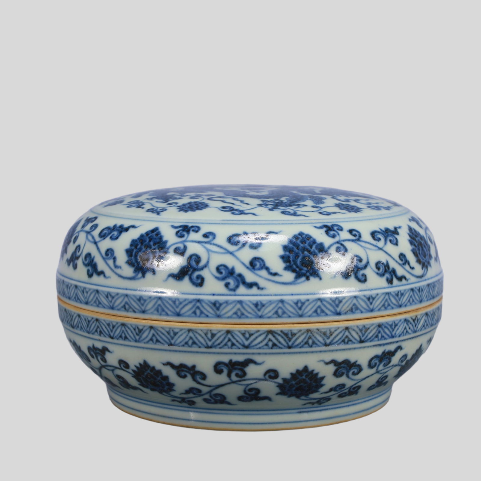 A Exquisite Blue and White Lotus Pattern Dragon Pattern Box - 3