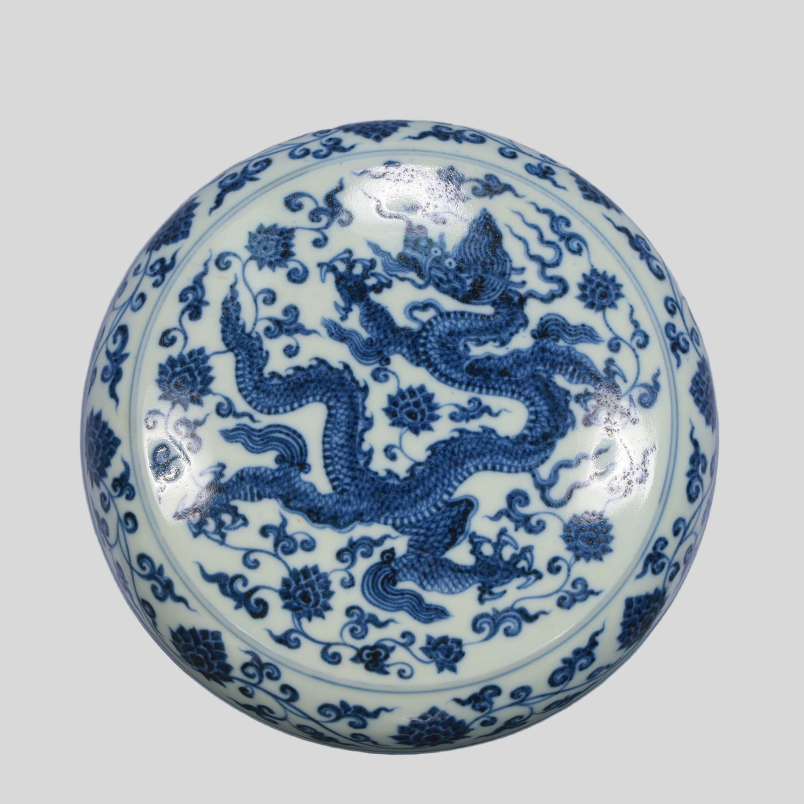 A Exquisite Blue and White Lotus Pattern Dragon Pattern Box - 4