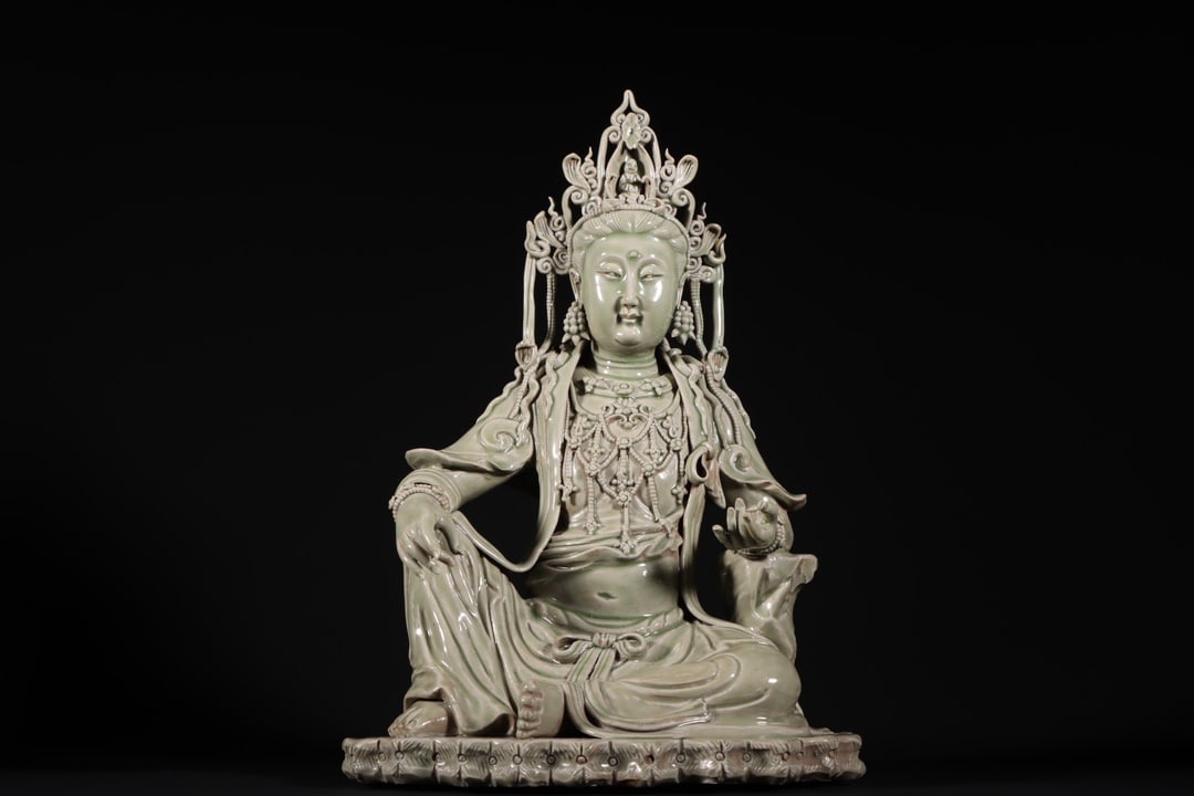 An Exquisite Yue yao Celadon Statue of Avalokitesvara: An Exquisite Yue yao Celadon Statue of Avalokitesvara Tang Dynasty, China Size:12.2inx8.3in越窑秘色青瓷观音坐像