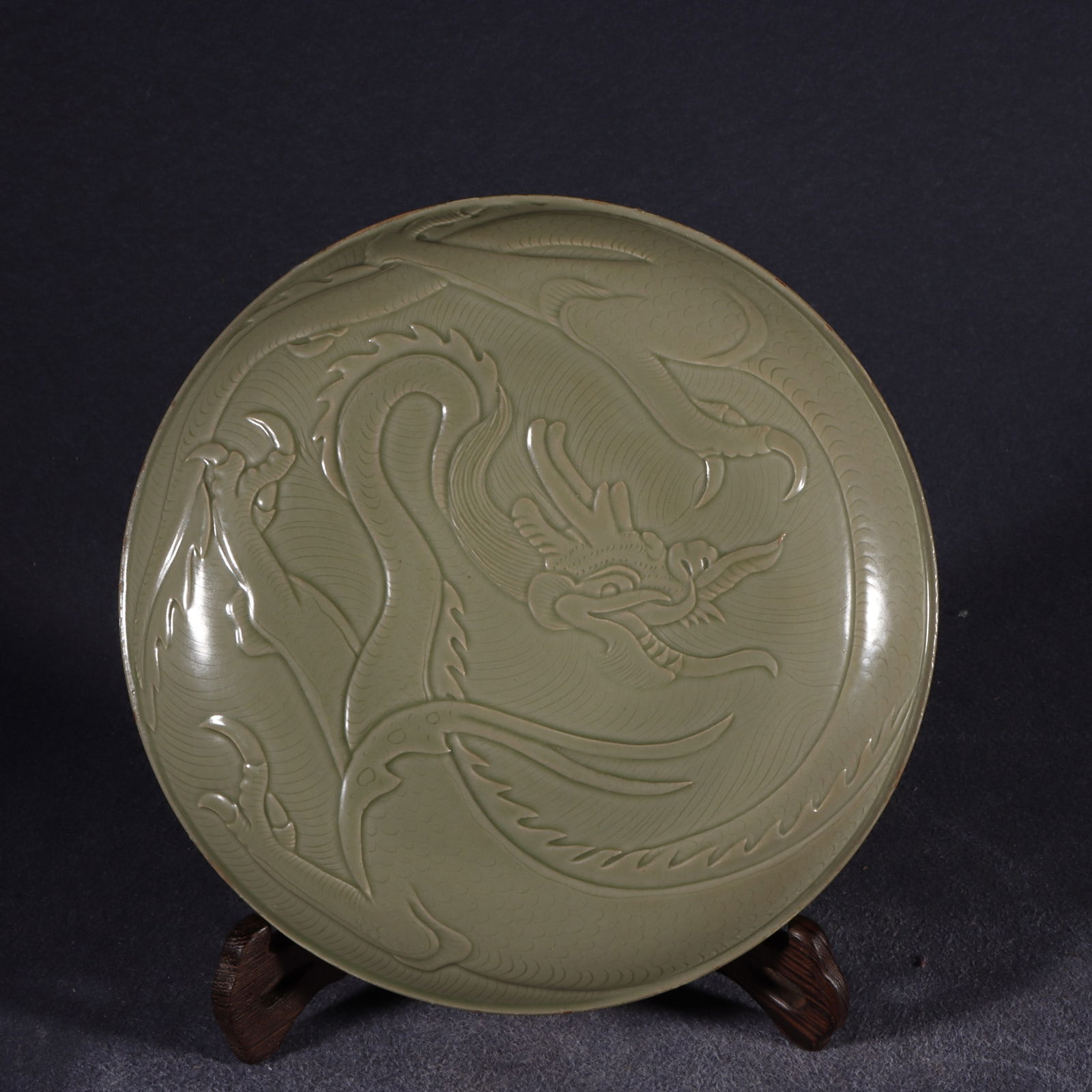 An Exquisite Yue yao Celadon Dragon Pattern Box: An Exquisite Yue yao Celadon Dragon Pattern Box Tang Dynasty, China Size:3.1inx8.1in越窑秘色青瓷高浮雕龙纹盖盒