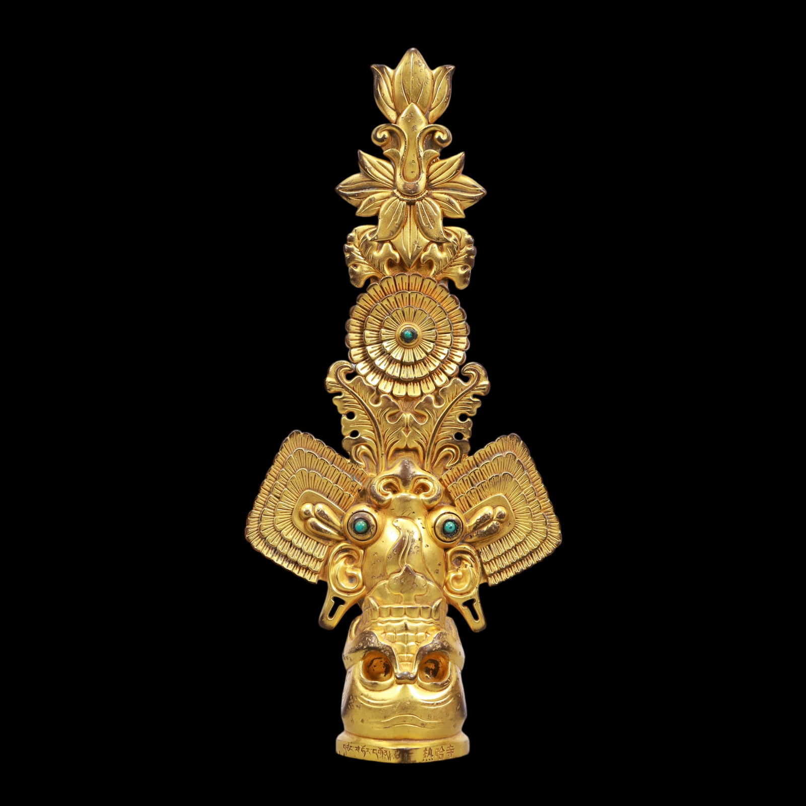 A Exquisite Gilt Bronze Ornament: A Exquisite Gilt Bronze Ornament Ming Dynasty, China Size:5.9inx2.4inx13in Weight:1300g铜鎏金摆件 中国明代 Size:15cmx6cmx33cm Weight:1300g