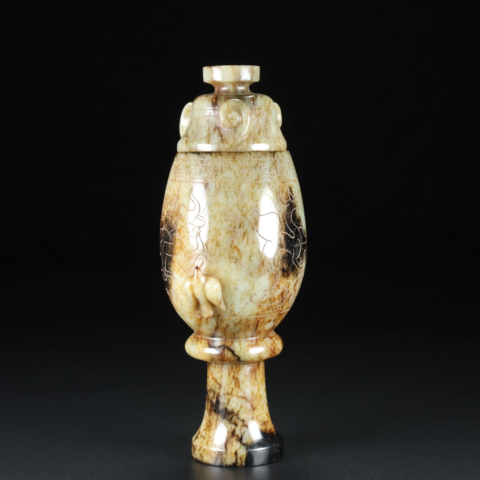 An Exquisite White Jade Bird Pattern Vase: An Exquisite White Jade Bird Pattern Vase Qing Dynasty, China Size:6.3inx2.8inx2.6in Weight:331g白玉上古鸟瓶 中国清代 Size:16cmx7cmx6.5cm We