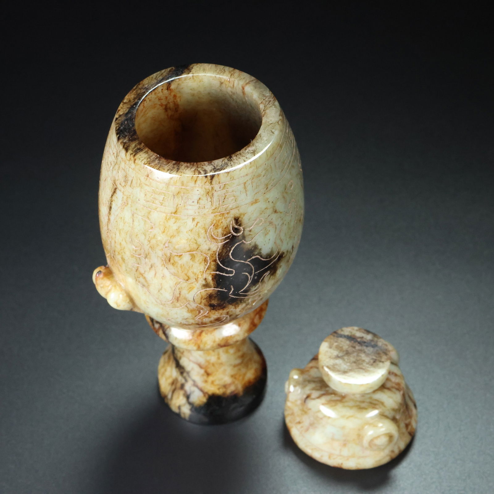 An Exquisite White Jade Bird Pattern Vase - 2