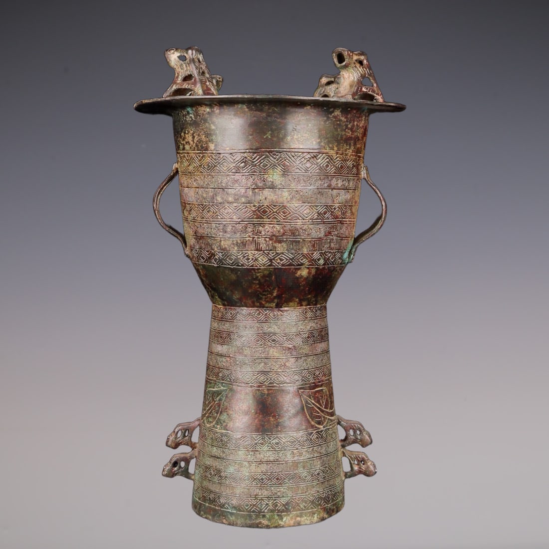 An Exquisite Bronze Auspicious Beast Pattern Ornament: An Exquisite Bronze Auspicious Beast Pattern Ornament Han Dynasty, China Size:10.6inx17.3in Weight:6230g青铜瑞兽鼓 中国汉代 Size:27cmx44cm